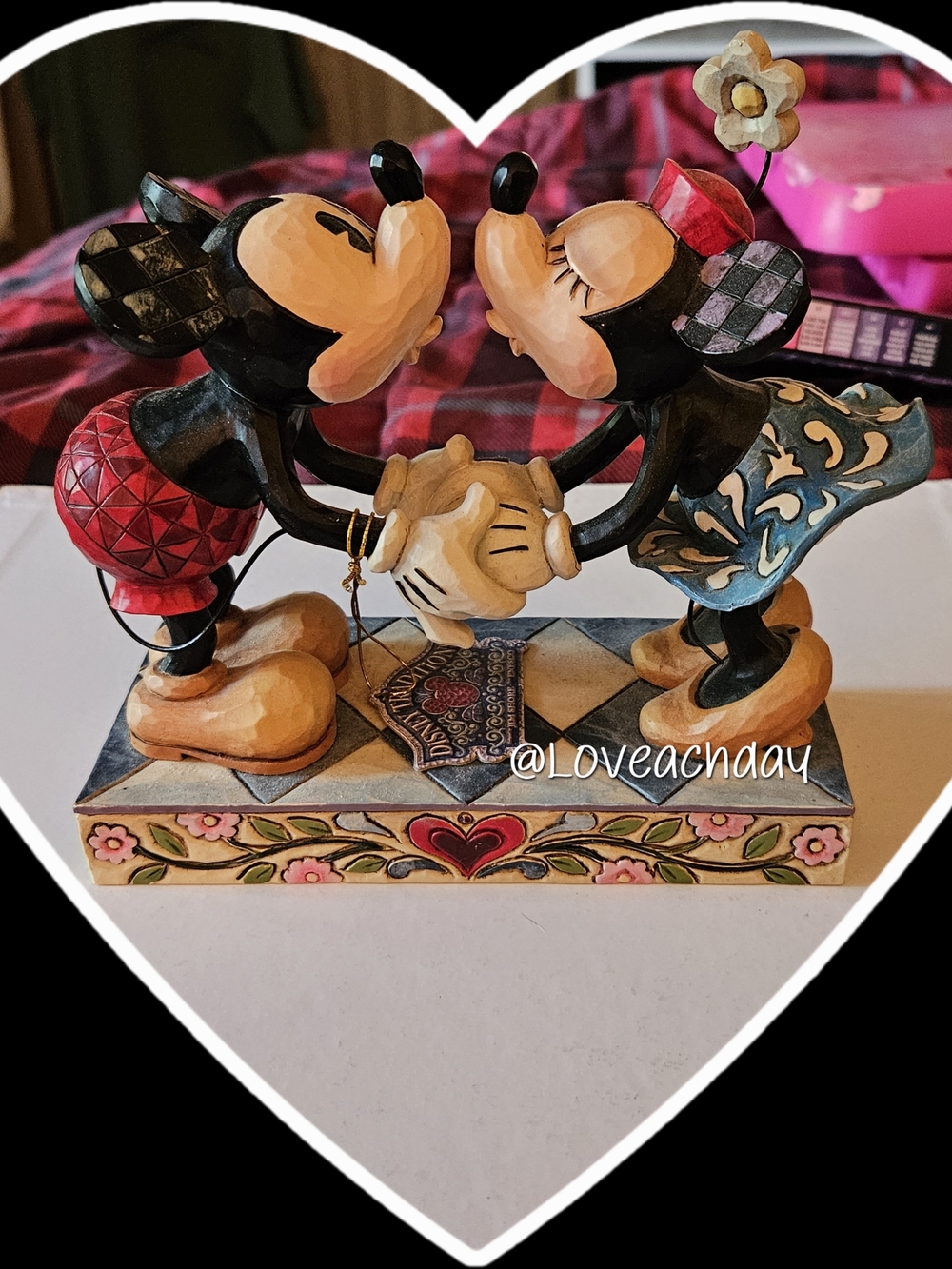 Jim Shore-Disney✨️Mickey & Minnie Kissing Figurine - Decorative Collectible